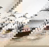 EITHER OR - Accommodation Directory