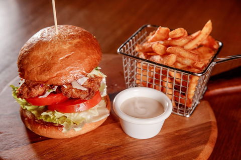R Bar & Kitchen - Accommodation Directory 0