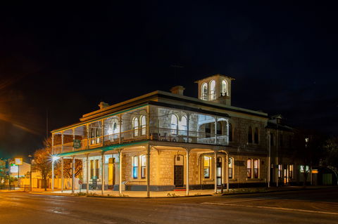 Royal Oak Hotel Penola - Accommodation Directory 0