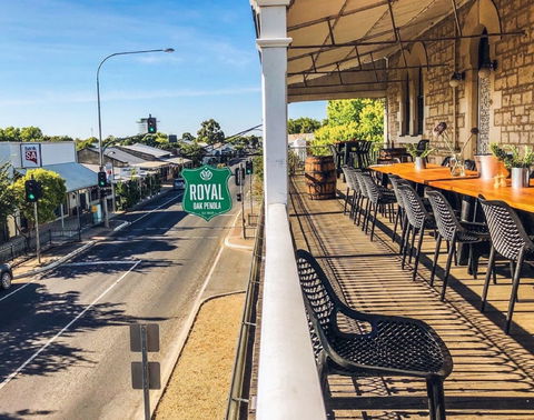 Royal Oak Hotel Penola - Accommodation Directory 1