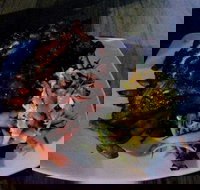 Montagues at the Riverside Hotel - Accommodation Directory