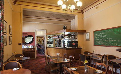 The Rising Sun Hotel - Accommodation Directory 13