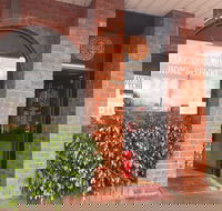 Hoolies Inn - Accommodation Directory