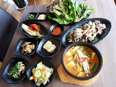 Chef's BBQ - Accommodation Directory 0