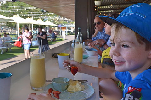 Snapper Rocks Bar & Kitchen - Accommodation Directory 2