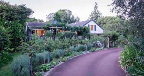 Ruby's Cafe - Accommodation Directory 16