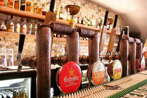 The Sticky Wicket Bar - Accommodation Directory 0
