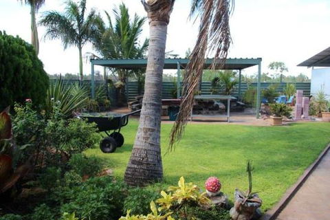 Devils Marbles Hotel - Accommodation Directory 0