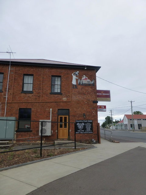 Cheqered Flag Bistro - Accommodation Directory 2