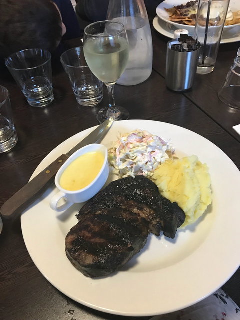 Deloraine Hotel Restaurant - Accommodation Directory 3