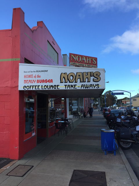 Noah's Coffee Lounge & Takeaway - Accommodation Directory 4