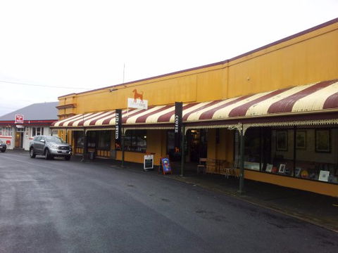 The Brown Dog - Accommodation Directory 0
