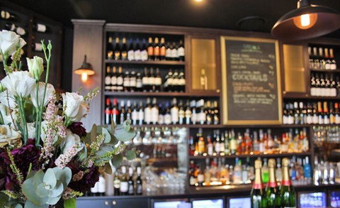 The Robertson Hotel Dining Room - Accommodation Directory 5