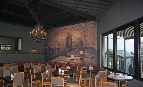 The Robertson Hotel Dining Room - Accommodation Directory 6