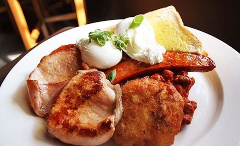 The Robertson Hotel Dining Room - Accommodation Directory 8