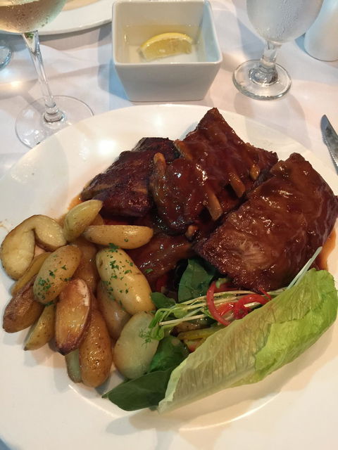 Sails Restaurant - Accommodation Directory 4