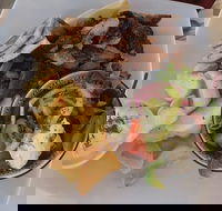 Yanni's Taverna - Accommodation Directory