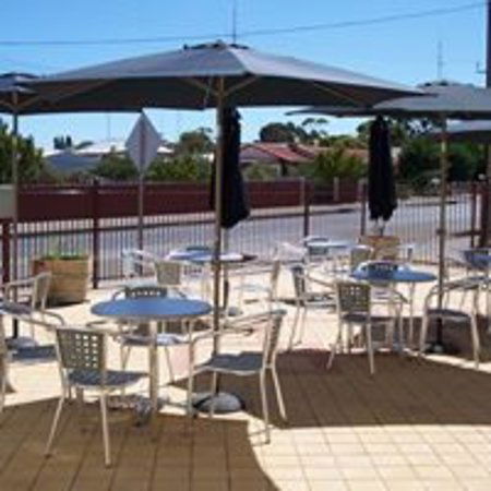 Restaurant At Copper Coast Hotel - Accommodation Directory 0