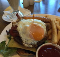 Signatures Restaurant Lakelands - Accommodation Directory