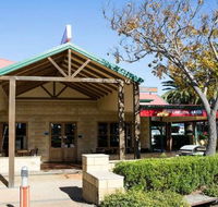Russell Tavern - Accommodation Directory