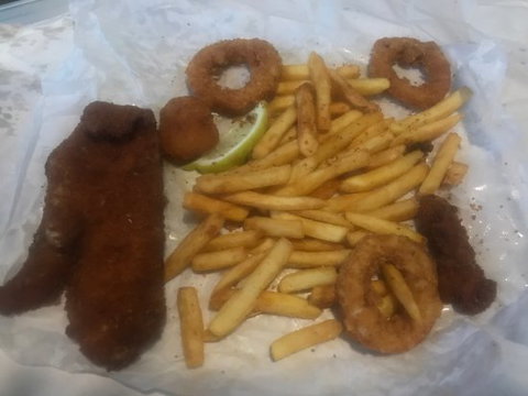 Tannum Sands Fish Shop - Accommodation Directory 0