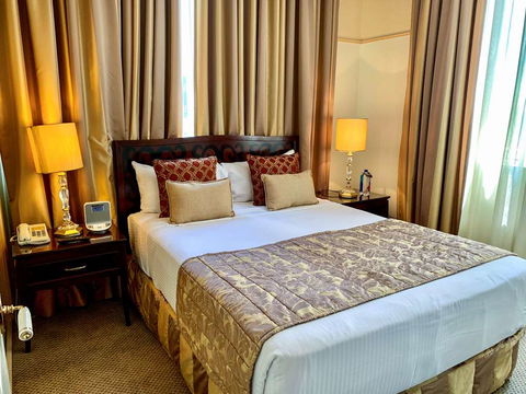 Royal Albert Hotel - Accommodation Directory 1