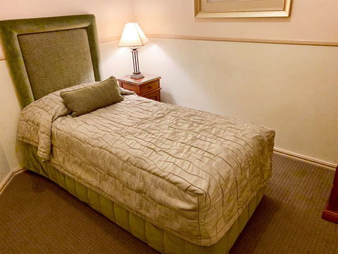 Royal Albert Hotel - Accommodation Directory 3