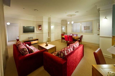 Royal Albert Hotel - Accommodation Directory 11