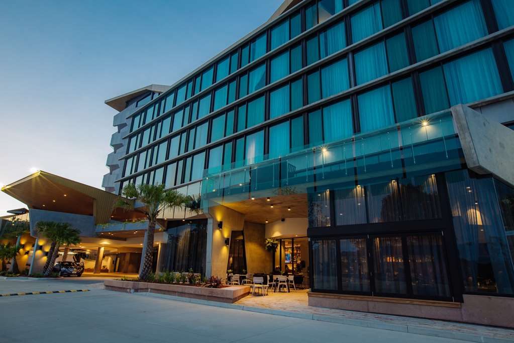 Eatons Hill QLD Accommodation Directory