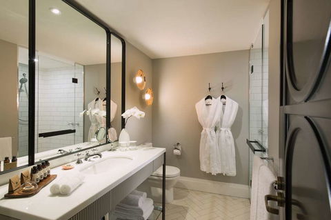 Mayfair Hotel - Accommodation Directory 7