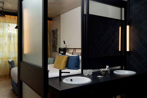 QT Melbourne - Accommodation Directory 5
