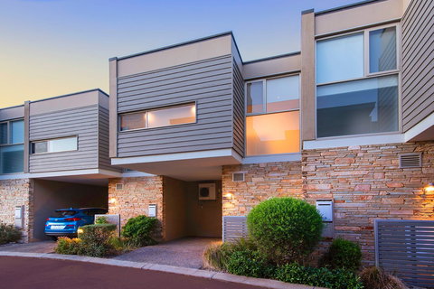 Smiths Beach Resort - Accommodation Directory 2