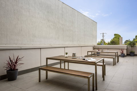 Quest Ivanhoe - Accommodation Directory 1