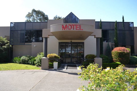 Dingley International Hotel - Accommodation Directory 0
