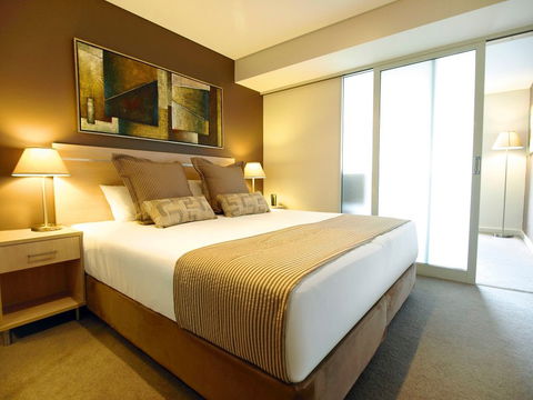 Oaks Embassy - Accommodation Directory 2