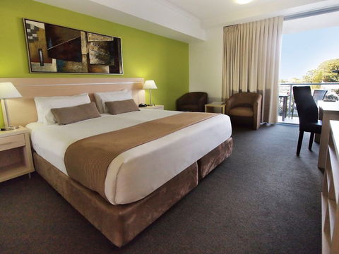 Oaks Gateway On Palmer - Accommodation Directory 2