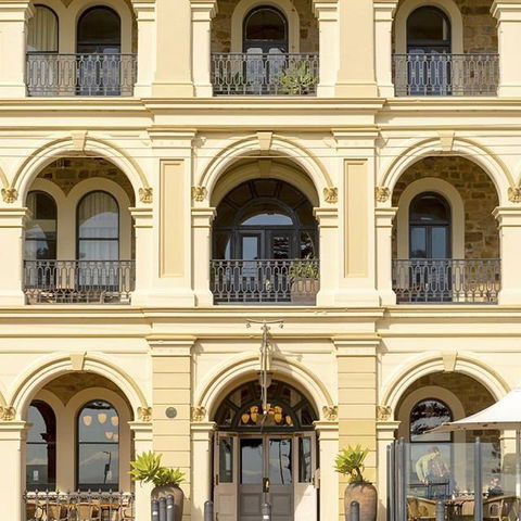 Largs Pier Hotel - Accommodation Directory 1