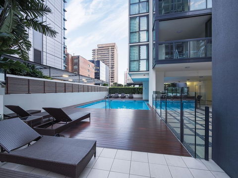 Oaks Charlotte Towers - Accommodation Directory 2