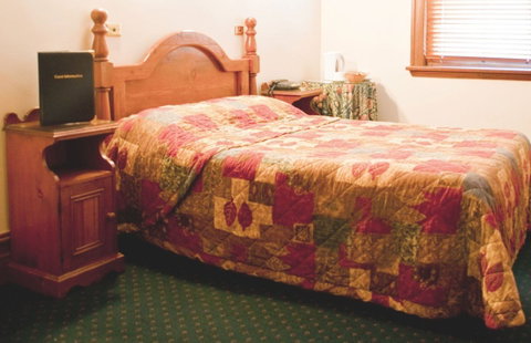 O'Malleys Hotel - Accommodation Directory 1