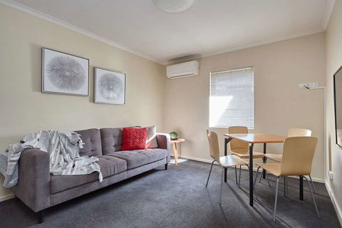 Elphin Villas - Accommodation Directory 1