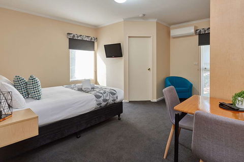 Elphin Villas - Accommodation Directory 2