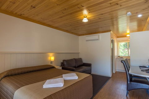 Black Gold Country Cabins and Motel - Accommodation Directory 4