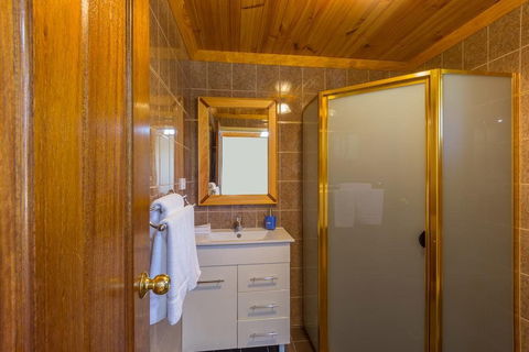 Black Gold Country Cabins and Motel - Accommodation Directory 5