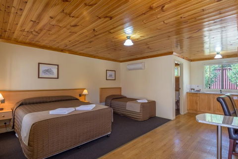 Black Gold Country Cabins and Motel - Accommodation Directory 6