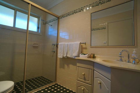 Zig Zag Motel - Accommodation Directory 7