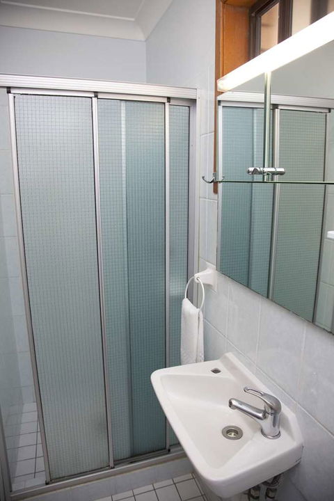 Zig Zag Motel - Accommodation Directory 8