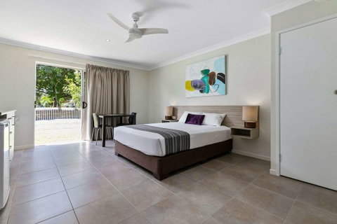 Econo Lodge Beachside - Accommodation Directory 4