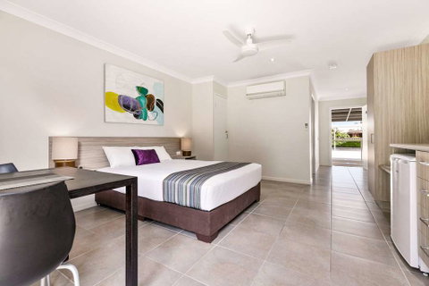 Econo Lodge Beachside - Accommodation Directory 5