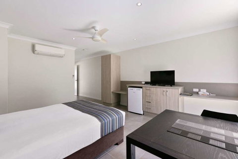 Econo Lodge Beachside - Accommodation Directory 6