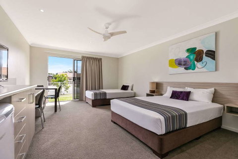 Econo Lodge Beachside - Accommodation Directory 10